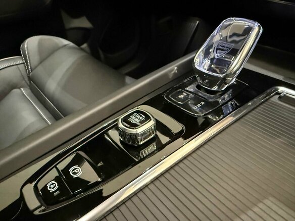 2026 Volvo XC60 II Рестайлинг 2, чёрный, 6650000 рублей - вид 27