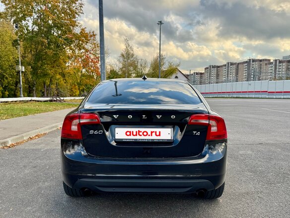 2013 Volvo S60 II, чёрный - вид 3