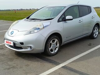 2011 Nissan Leaf I (ZE0/AZE0), серебристый, 785000 рублей, вид 2