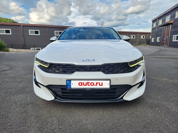 2022 Kia K5 III, белый, 2390000 рублей - вид 2