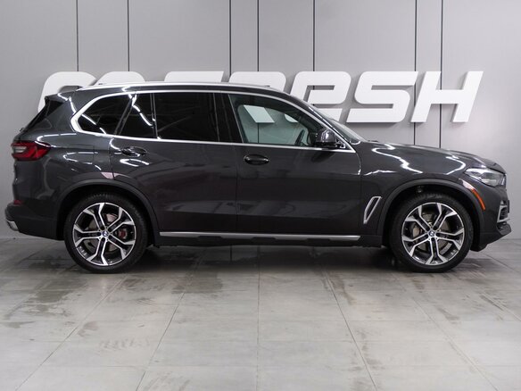 2021 BMW X5 40i IV (G05/G18), серый, 6254000 рублей - вид 4