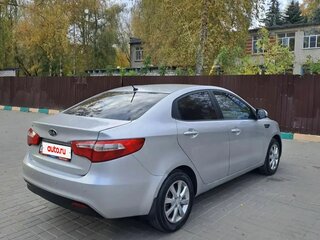 2013 Kia Rio 4-speed III, серебристый, 650000 рублей, вид 5