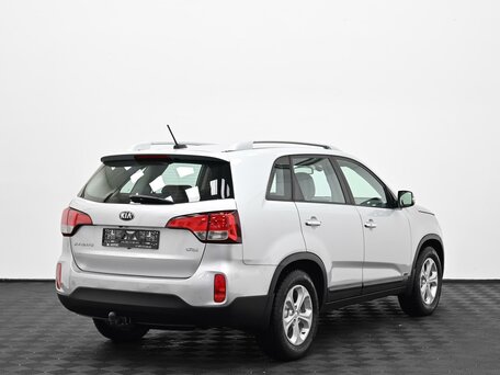 2017 Kia Sorento II Рестайлинг, серебристый, 1799000 рублей, вид 2