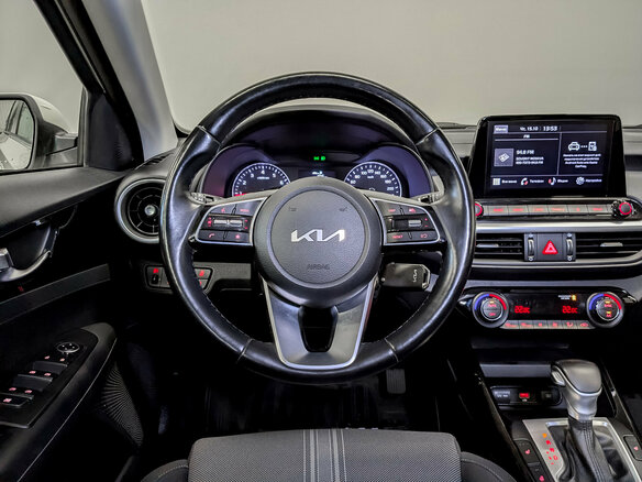 2021 Kia Cerato IV Рестайлинг, белый, 1950000 рублей - вид 20