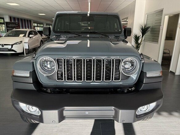 2025 Jeep Wrangler IV (JL) Рестайлинг, серый, 10670000 рублей - вид 1