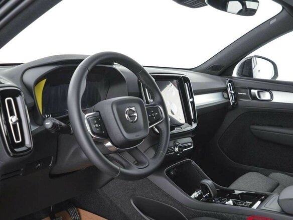 2026 Volvo XC40 I Рестайлинг, чёрный, 4670000 рублей - вид 6