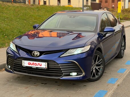 2021 Toyota Camry VIII (XV70) Рестайлинг, синий, 2850000 рублей, вид 4