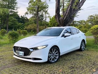 2022 Mazda 3 Axela IV (BP), белый, 1440000 рублей, вид 3
