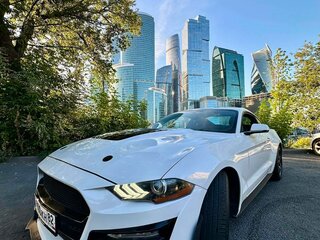 2019 Ford Mustang VI Рестайлинг, белый, 2400000 рублей, вид 2