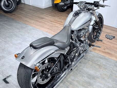 2015 Harley-Davidson Breakout, серебристый, 1799000 рублей, вид 5