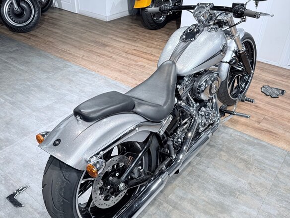 2015 Harley-Davidson Breakout, серебристый - вид 4