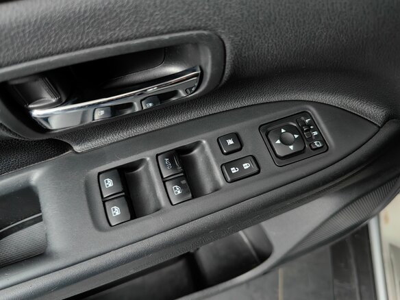 2018 Mitsubishi Outlander III Рестайлинг 2, серебристый, 1848000 рублей - вид 19