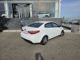 2013 Kia Rio III, белый, 690000 рублей, вид 5