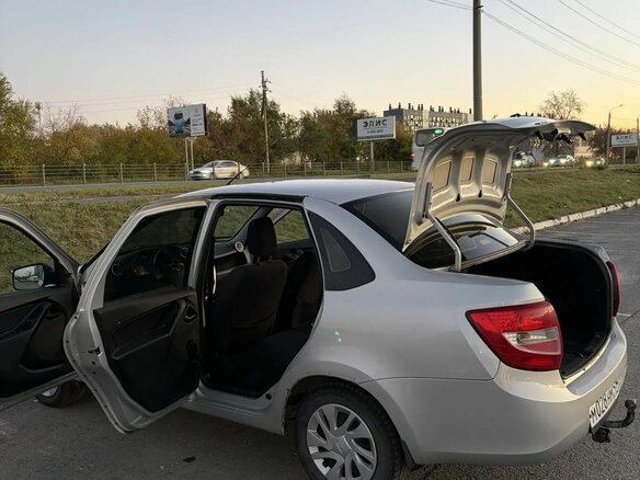 2013 Lada (ВАЗ) Granta I, серый, 280000 рублей - вид 6