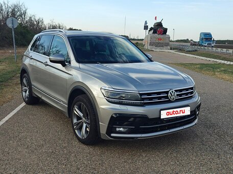 2018 Volkswagen Tiguan II, серебристый, 2950000 рублей, вид 3