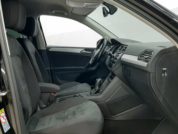 2018 Volkswagen Tiguan II, чёрный, 2119000 рублей - вид 10
