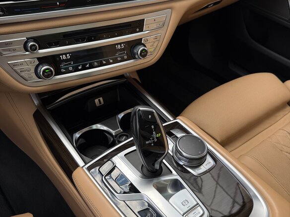 2016 BMW 7 серии 750i xDrive VI (G11/G12), чёрный, 3400000 рублей - вид 22
