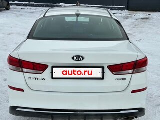 2019 Kia Optima IV Рестайлинг, белый, 1700000 рублей, вид 3