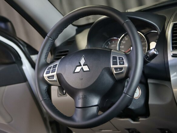 2015 Mitsubishi Pajero Sport II Рестайлинг, белый, 1699000 рублей - вид 8