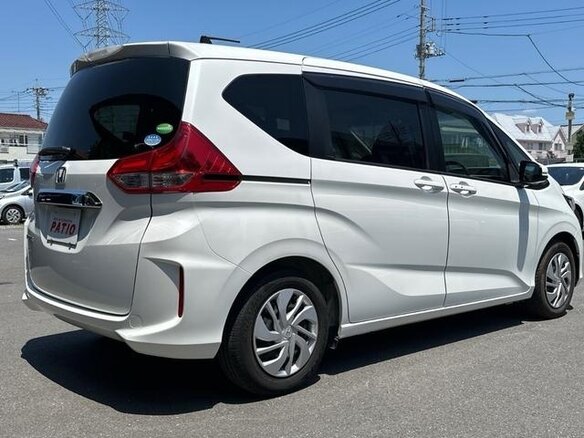 2019 Honda Freed II, белый, 1165000 рублей - вид 3