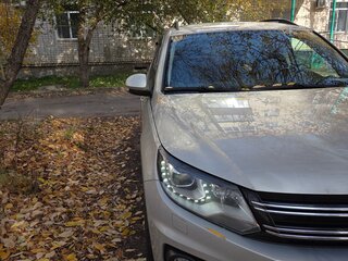 2012 Volkswagen Tiguan I Рестайлинг, серебристый, 1400000 рублей, вид 2
