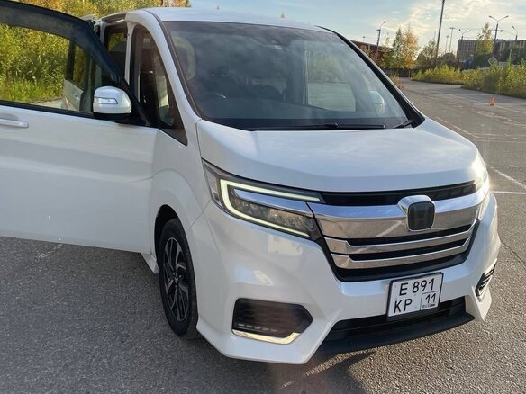 2021 Honda Stepwgn V Рестайлинг, белый, 2600000 рублей - вид 2