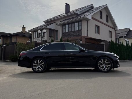 2025 Mercedes-Benz E-Класс 220 d VI (W214, S214), чёрный, 7840000 рублей, вид 5