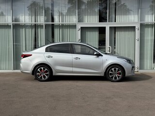 2017 Kia Rio IV, серебристый, 1410000 рублей, вид 4