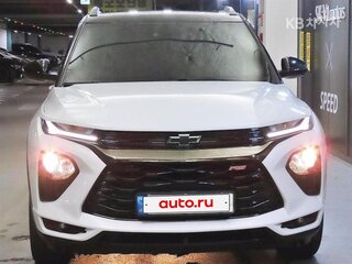 2023 Chevrolet TrailBlazer III Рестайлинг, белый, 2010000 рублей, вид 1
