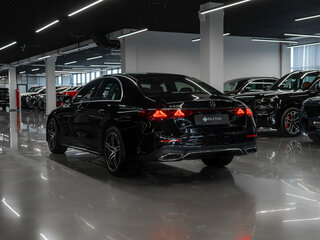 2026 Mercedes-Benz E-Класс 300 VI (W214, S214), чёрный, 9000000 рублей, вид 4