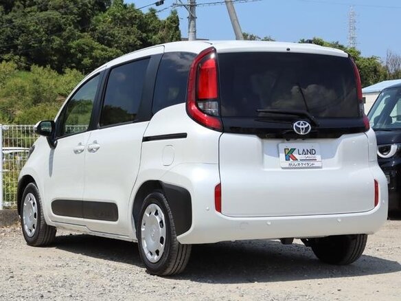 2023 Toyota Sienta III, белый, 1250000 рублей - вид 5