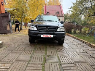 1999 Mercedes-Benz M-Класс 320 I (W163), чёрный, 350000 рублей, вид 1