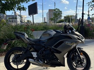 2023 Kawasaki Ninja 650, коричневый, 790000 рублей, вид 2