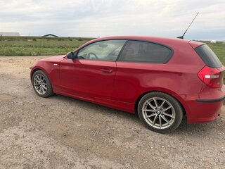 2009 BMW 1 серии 116i I (E81/E82/E87/E88) Рестайлинг, красный, 670000 рублей, вид 5