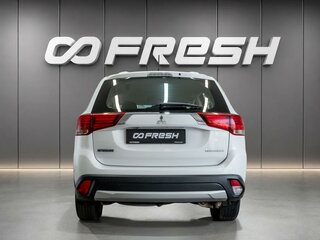 2016 Mitsubishi Outlander III Рестайлинг 2, белый, 1590000 рублей, вид 4