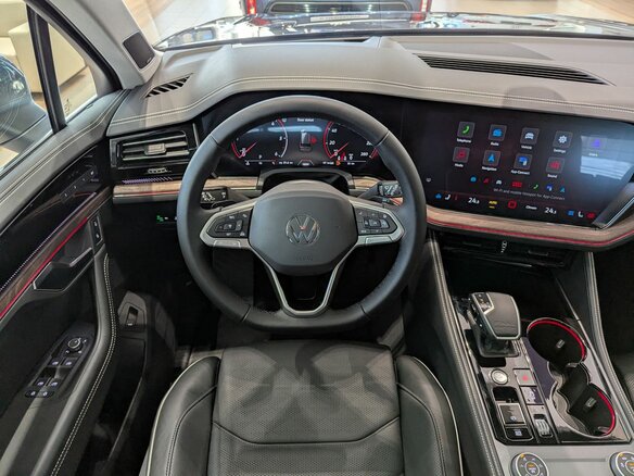 2026 Volkswagen Touareg III Рестайлинг, серый, 12490000 рублей - вид 32
