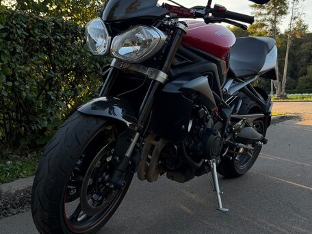 2015 Triumph Street Triple, красный, 640000 рублей, вид 3