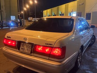 2001 Toyota Crown XI (S170), белый, 715000 рублей, вид 4