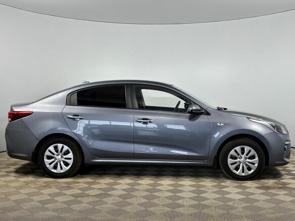 2018 Kia Rio IV, серый, 1410000 рублей - вид 5