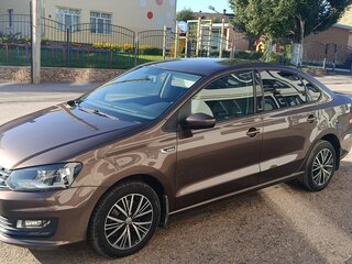 2017 Volkswagen Polo V Рестайлинг, коричневый, 1360000 рублей, вид 1