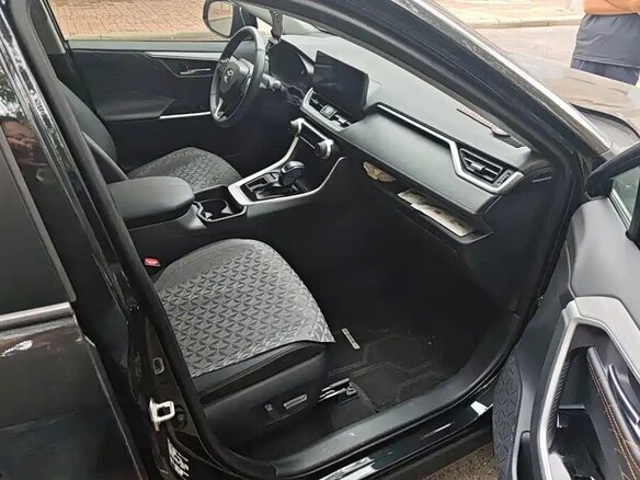 2024 Toyota RAV4 V (XA50), чёрный, 4023297 рублей - вид 5