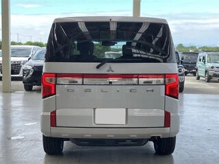 2023 Mitsubishi Delica D:5 I Рестайлинг, белый, 2799000 рублей, вид 4