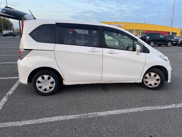 2014 Honda Freed I Рестайлинг 2, белый, 1380000 рублей - вид 2