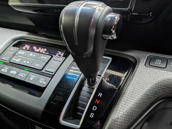 2018 Honda Stepwgn Spada V Рестайлинг, красный, 2599000 рублей - вид 15
