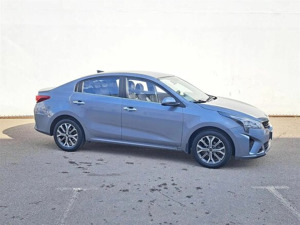 2020 Kia Rio IV Рестайлинг, серый - вид 2