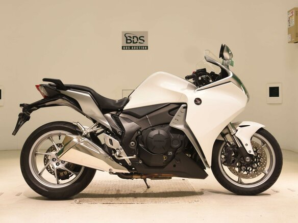 2010 Honda VFR 1200, белый - вид 1