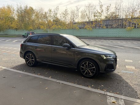 2020 Audi Q7 55 TFSI II (4M) Рестайлинг, серый, 6990000 рублей, вид 5