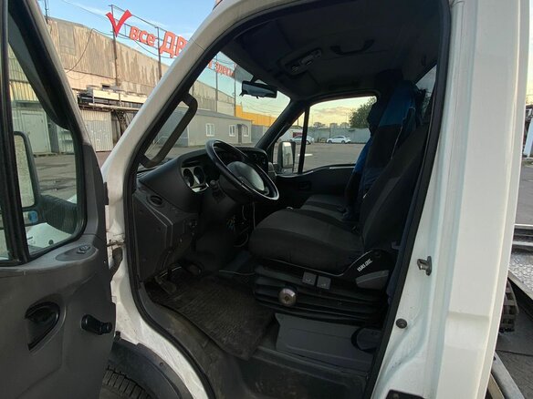 2004 Iveco Daily, белый, 2350000 рублей - вид 1