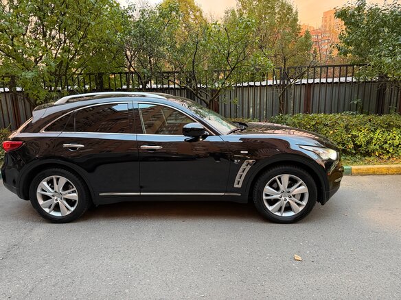 2016 Infiniti QX70, чёрный, 2500000 рублей - вид 3