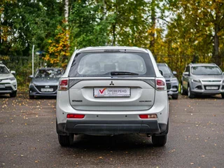 2014 Mitsubishi Outlander III Рестайлинг, белый, 1357000 рублей, вид 4